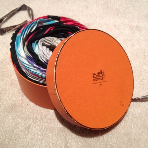 Hermes plisse scarf - Picture 2 of 2